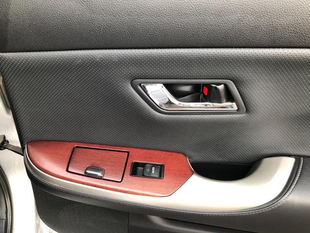 クラウンマジェスタ i-Four 4WD サンルーフ 黒革ベンチレーションシート イージークローザー パワーシート 純正ナビマルチ バックカメラ キーレス スマートキー 寒冷地仕様 パワーシート シートヒータ(33枚目)