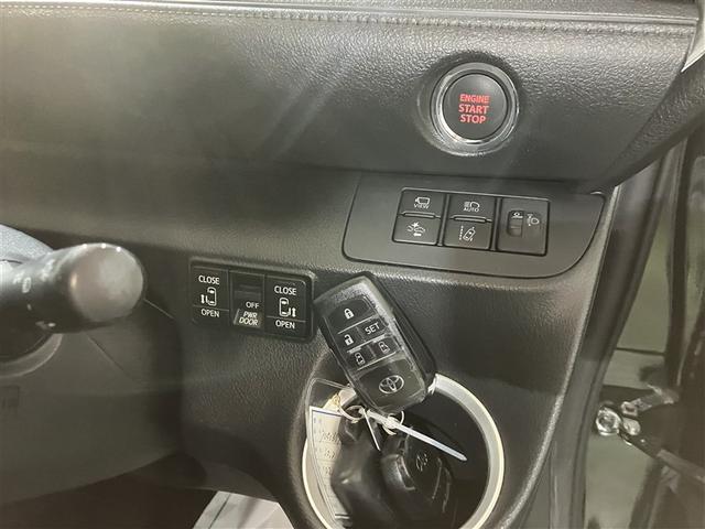 シエンタ Ｇ　４ＷＤ　フルセグ　メモリーナビ　ＤＶＤ再生　バックカメラ　衝突被害軽減システム　ＥＴＣ　ドラレコ　両側電動スライド　ＬＥＤヘッドランプ　乗車定員６人　３列シート（12枚目）