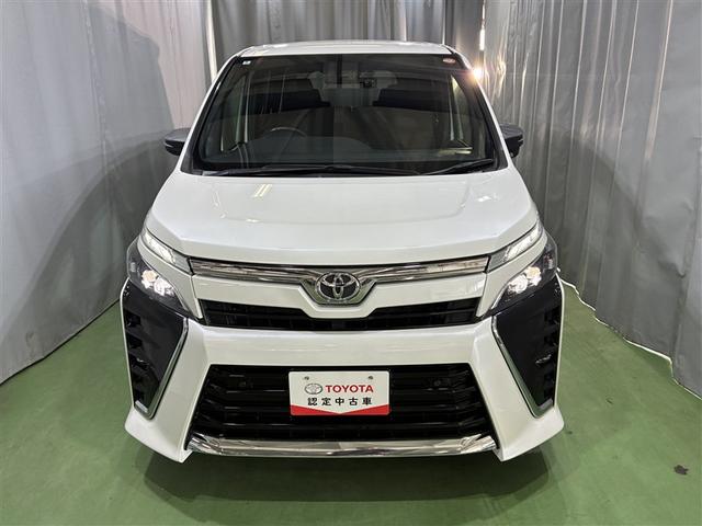 ヴォクシー ＺＳ　煌ＩＩ　４ＷＤ　フルセグ　メモリーナビ　ＤＶＤ再生　バックカメラ　衝突被害軽減システム　ＥＴＣ　両側電動スライド　ＬＥＤヘッドランプ　乗車定員７人　３列シート　ワンオーナー　アイドリングストップ（2枚目）