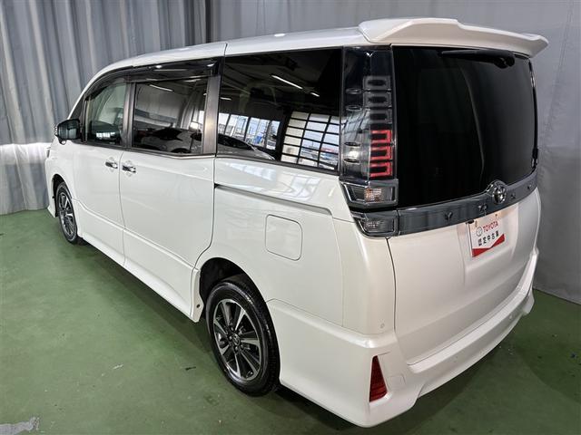 ヴォクシー ＺＳ　煌ＩＩ　４ＷＤ　フルセグ　メモリーナビ　ＤＶＤ再生　バックカメラ　衝突被害軽減システム　ＥＴＣ　両側電動スライド　ＬＥＤヘッドランプ　乗車定員７人　３列シート　ワンオーナー　アイドリングストップ（3枚目）