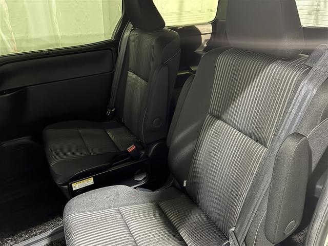 ヴォクシー ＺＳ　煌ＩＩ　４ＷＤ　フルセグ　メモリーナビ　ＤＶＤ再生　バックカメラ　衝突被害軽減システム　ＥＴＣ　両側電動スライド　ＬＥＤヘッドランプ　乗車定員７人　３列シート　ワンオーナー　アイドリングストップ（8枚目）