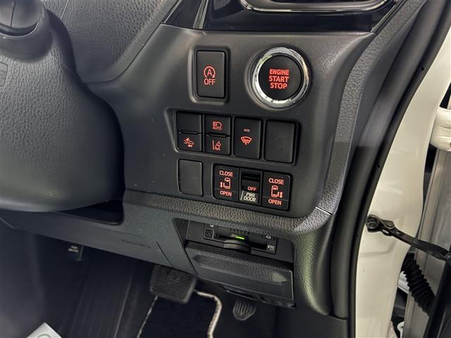 ヴォクシー ＺＳ　煌ＩＩ　４ＷＤ　フルセグ　メモリーナビ　ＤＶＤ再生　バックカメラ　衝突被害軽減システム　ＥＴＣ　両側電動スライド　ＬＥＤヘッドランプ　乗車定員７人　３列シート　ワンオーナー　アイドリングストップ（12枚目）