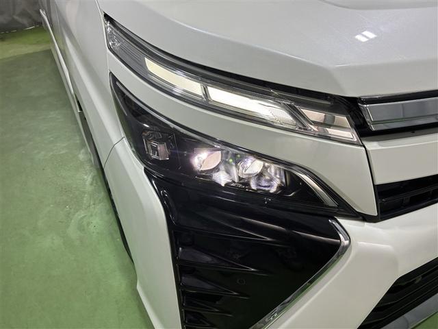 ヴォクシー ＺＳ　煌ＩＩ　４ＷＤ　フルセグ　メモリーナビ　ＤＶＤ再生　バックカメラ　衝突被害軽減システム　ＥＴＣ　両側電動スライド　ＬＥＤヘッドランプ　乗車定員７人　３列シート　ワンオーナー　アイドリングストップ（21枚目）