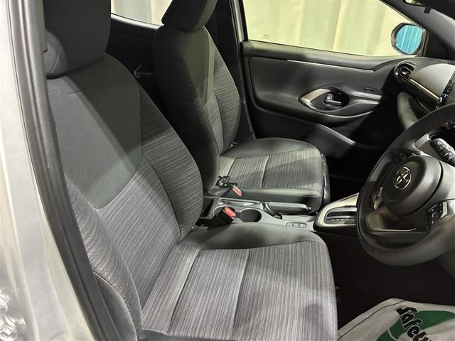 ヤリス ハイブリッドＺ　４ＷＤ　ＤＶＤ再生　バックカメラ　衝突被害軽減システム　ＥＴＣ　ドラレコ　ＬＥＤヘッドランプ　ワンオーナー（5枚目）