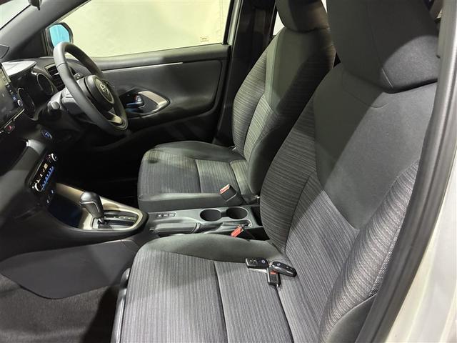 ヤリス ハイブリッドＺ　４ＷＤ　ＤＶＤ再生　バックカメラ　衝突被害軽減システム　ＥＴＣ　ドラレコ　ＬＥＤヘッドランプ　ワンオーナー（7枚目）