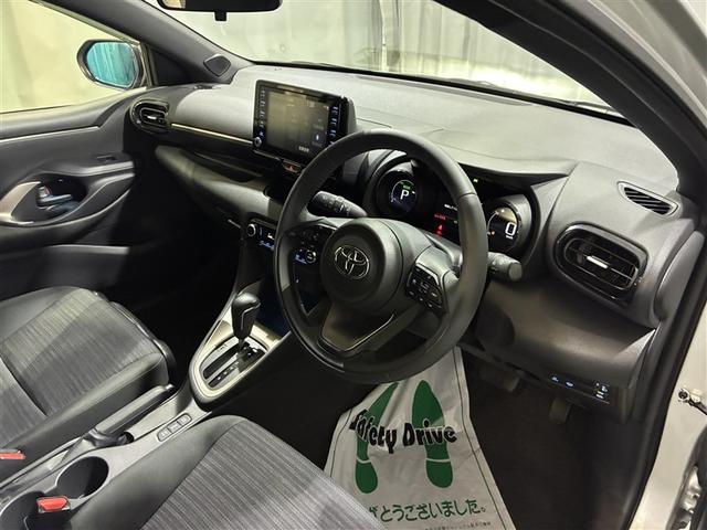 ヤリス ハイブリッドＺ　４ＷＤ　ＤＶＤ再生　バックカメラ　衝突被害軽減システム　ＥＴＣ　ドラレコ　ＬＥＤヘッドランプ　ワンオーナー（10枚目）