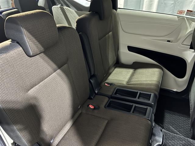 シエンタ Ｇ　４ＷＤ　ＥＴＣ　両側電動スライド　乗車定員６人　３列シート（6枚目）