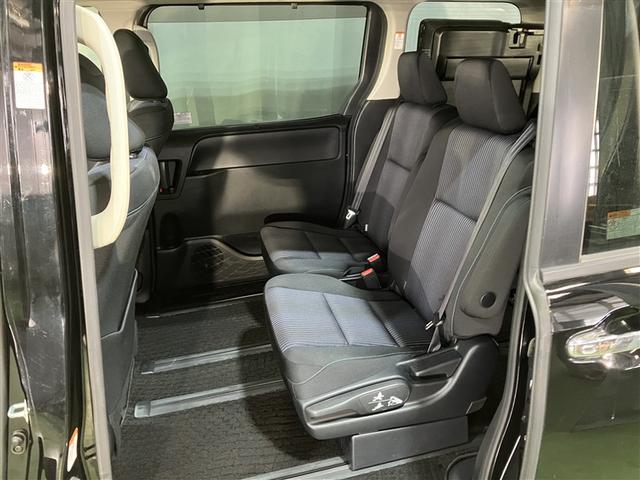 ヴォクシー ＺＳ　煌ＩＩ　４ＷＤ　フルセグ　メモリーナビ　ＤＶＤ再生　ミュージックプレイヤー接続可　バックカメラ　衝突被害軽減システム　ＥＴＣ　両側電動スライド　ＬＥＤヘッドランプ　ウオークスルー　乗車定員７人　３列シート（7枚目）