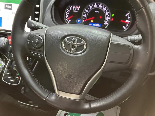 ヴォクシー ＺＳ　煌ＩＩ　４ＷＤ　フルセグ　メモリーナビ　ＤＶＤ再生　ミュージックプレイヤー接続可　バックカメラ　衝突被害軽減システム　ＥＴＣ　両側電動スライド　ＬＥＤヘッドランプ　ウオークスルー　乗車定員７人　３列シート（18枚目）