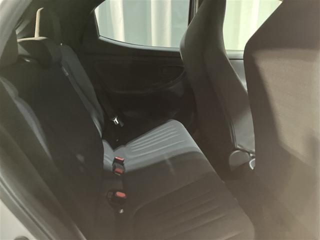 ヤリス Ｘ　４ＷＤ　メモリーナビ　バックカメラ　衝突被害軽減システム　ＥＴＣ（7枚目）