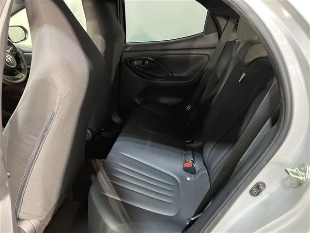 ヤリス Ｘ　４ＷＤ　メモリーナビ　バックカメラ　衝突被害軽減システム　ＥＴＣ（9枚目）