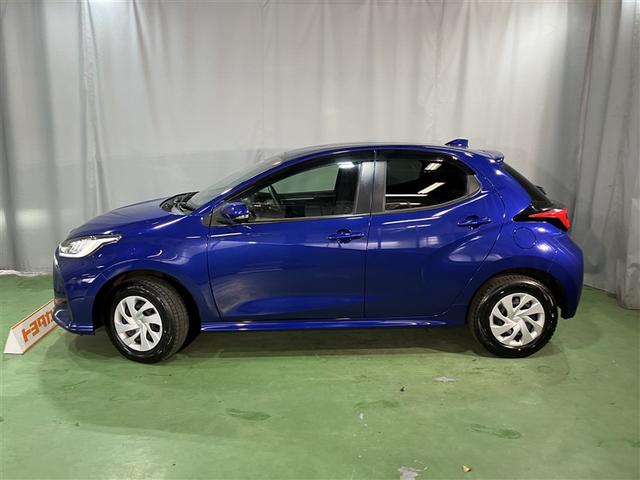 ヤリス Ｇ　４ＷＤ　フルセグ　メモリーナビ　ミュージックプレイヤー接続可　バックカメラ　衝突被害軽減システム　ＥＴＣ（3枚目）