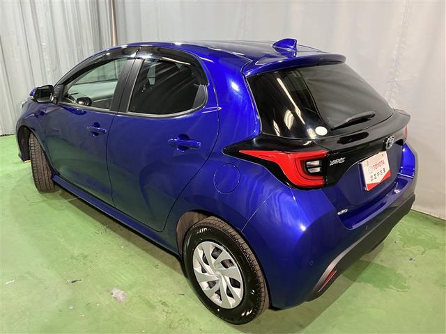 ヤリス Ｇ　４ＷＤ　フルセグ　メモリーナビ　ミュージックプレイヤー接続可　バックカメラ　衝突被害軽減システム　ＥＴＣ（4枚目）