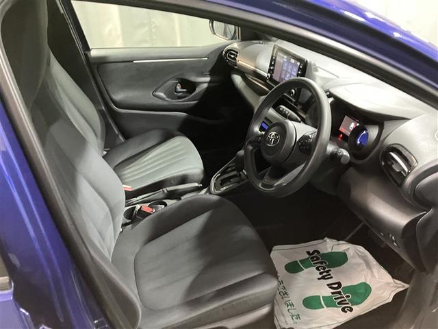 ヤリス Ｇ　４ＷＤ　フルセグ　メモリーナビ　ミュージックプレイヤー接続可　バックカメラ　衝突被害軽減システム　ＥＴＣ（6枚目）