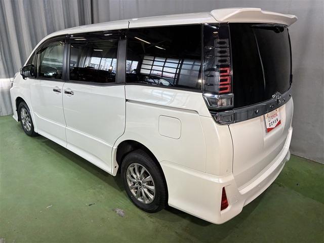 ヴォクシー ZS 煌II 4WD フルセグ メモリーナビ DVD再生 後席モニター バックカメラ 衝突被害軽減システム ETC 両側電動スライド LEDヘッドランプ 乗車定員7人 3列シート ワンオーナー アイドリングストップ(3枚目)