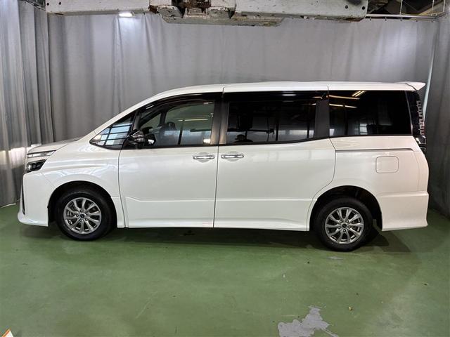 ヴォクシー ZS 煌II 4WD フルセグ メモリーナビ DVD再生 後席モニター バックカメラ 衝突被害軽減システム ETC 両側電動スライド LEDヘッドランプ 乗車定員7人 3列シート ワンオーナー アイドリングストップ(4枚目)