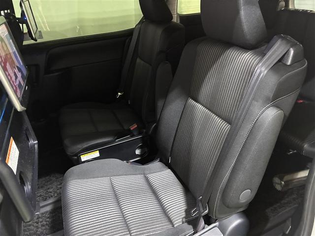 ヴォクシー ZS 煌II 4WD フルセグ メモリーナビ DVD再生 後席モニター バックカメラ 衝突被害軽減システム ETC 両側電動スライド LEDヘッドランプ 乗車定員7人 3列シート ワンオーナー アイドリングストップ(8枚目)