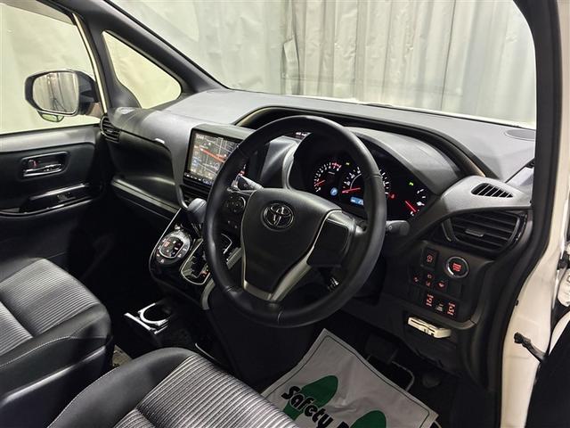 ヴォクシー ZS 煌II 4WD フルセグ メモリーナビ DVD再生 後席モニター バックカメラ 衝突被害軽減システム ETC 両側電動スライド LEDヘッドランプ 乗車定員7人 3列シート ワンオーナー アイドリングストップ(11枚目)