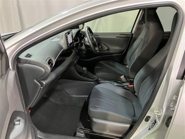 ヤリス Ｘ　４ＷＤ　メモリーナビ　ミュージックプレイヤー接続可　バックカメラ　衝突被害軽減システム　ＥＴＣ（8枚目）