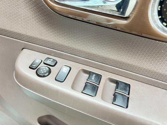 アルトラパンショコラ Ｘ　４ＷＤ　車検Ｒ９年７月３０日　８万キロ　社外ナビ＆ＴＶ　ＥＴＣ　革シート　スマートキー　プッシュスタート　シートヒーター　ＨＩＤ　革巻きステアリング（39枚目）