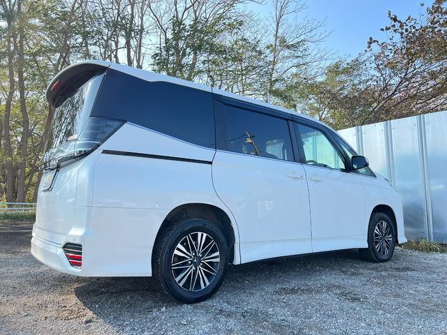 ヴォクシー S-Z 4WD 車検R9年10月2日 スタッドレス装着済 モデリスタ16インチAW 走行2万キロ ブリヂストンVRX3 エンスタ 両側パワスラ 衝突軽減システム レーンアシスト レーダークルーズ 前後ドラレコ(3枚目)