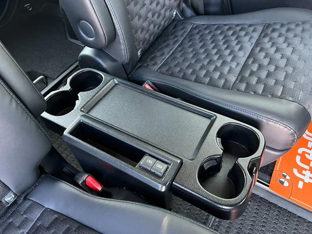 ヴォクシー S-Z 4WD 車検R9年10月2日 スタッドレス装着済 モデリスタ16インチAW 走行2万キロ ブリヂストンVRX3 エンスタ 両側パワスラ 衝突軽減システム レーンアシスト レーダークルーズ 前後ドラレコ(10枚目)