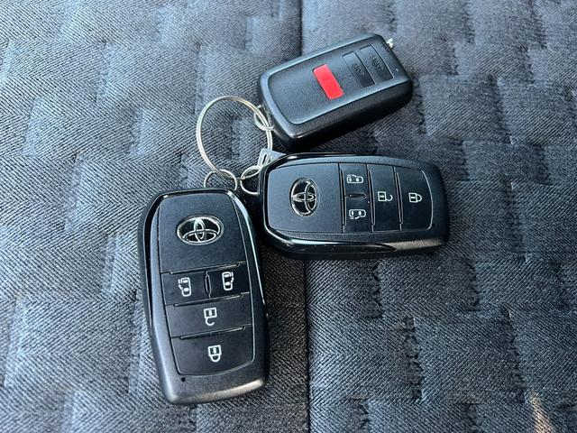 ヴォクシー S-Z 4WD 車検R9年10月2日 スタッドレス装着済 モデリスタ16インチAW 走行2万キロ ブリヂストンVRX3 エンスタ 両側パワスラ 衝突軽減システム レーンアシスト レーダークルーズ 前後ドラレコ(28枚目)