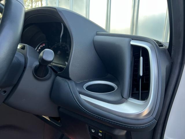 ヴォクシー S-Z 4WD 車検R9年10月2日 スタッドレス装着済 モデリスタ16インチAW 走行2万キロ ブリヂストンVRX3 エンスタ 両側パワスラ 衝突軽減システム レーンアシスト レーダークルーズ 前後ドラレコ(68枚目)