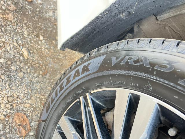 ヴォクシー S-Z 4WD 車検R9年10月2日 スタッドレス装着済 モデリスタ16インチAW 走行2万キロ ブリヂストンVRX3 エンスタ 両側パワスラ 衝突軽減システム レーンアシスト レーダークルーズ 前後ドラレコ(70枚目)