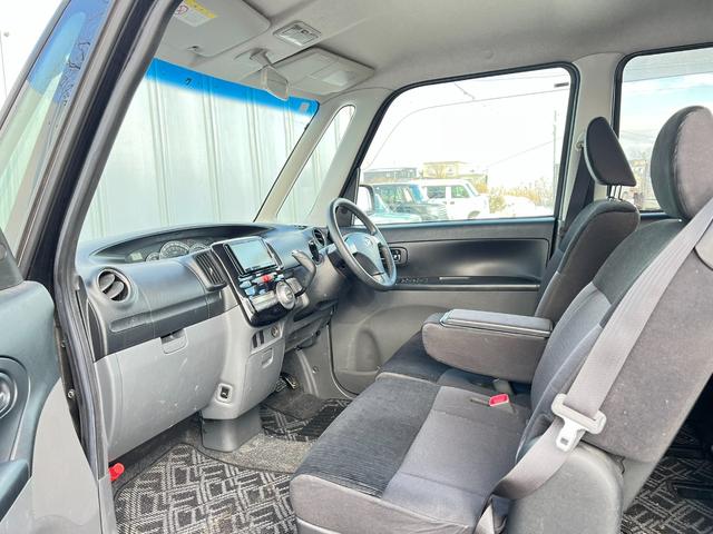 タント カスタムＶセレクション　４ＷＤ　スタッドレス装着　走行８万キロ　社外ＡＷ　オーバーヘッドコンソール　キーフリー　スマートキー　ディスチャージヘッドライト　ドアバイザー　フォグ（5枚目）