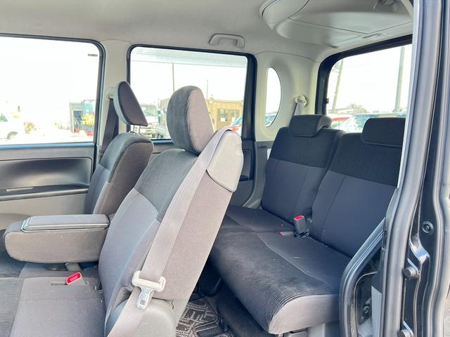 タント カスタムＶセレクション　４ＷＤ　スタッドレス装着　走行８万キロ　社外ＡＷ　オーバーヘッドコンソール　キーフリー　スマートキー　ディスチャージヘッドライト　ドアバイザー　フォグ（7枚目）