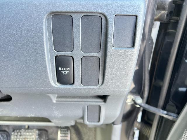 タント カスタムＶセレクション　４ＷＤ　スタッドレス装着　走行８万キロ　社外ＡＷ　オーバーヘッドコンソール　キーフリー　スマートキー　ディスチャージヘッドライト　ドアバイザー　フォグ（11枚目）