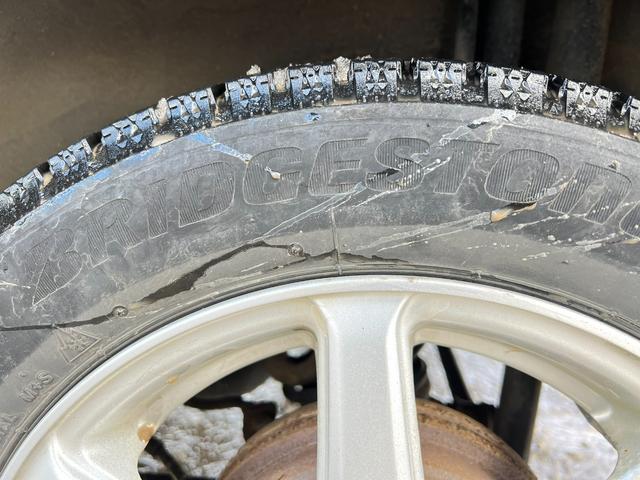 タント カスタムＶセレクション　４ＷＤ　スタッドレス装着　走行８万キロ　社外ＡＷ　オーバーヘッドコンソール　キーフリー　スマートキー　ディスチャージヘッドライト　ドアバイザー　フォグ（16枚目）