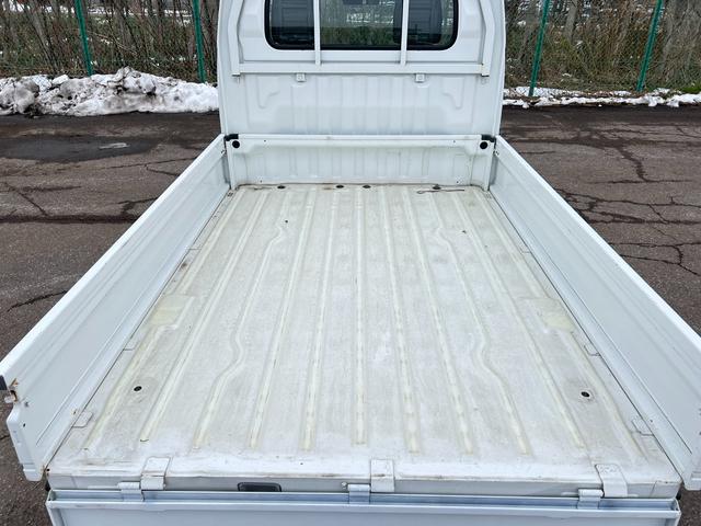キャリイトラック KCエアコン・パワステ 3方開 4WD 車検R9年7月13日 走行2万キロ スタッドレス装着済 軽トラ オートマ エアコン パワステ 軽トラック 純正AW 冬タイヤ付 社外ディスプレイオーディオ エアロバンパー 修復歴なし(36枚目)