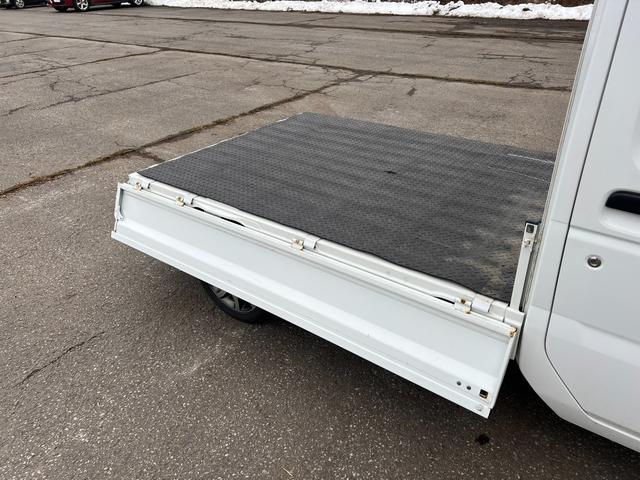 キャリイトラック KCエアコン・パワステ 3方開 4WD 車検R9年7月13日 走行2万キロ スタッドレス装着済 軽トラ オートマ エアコン パワステ 軽トラック 純正AW 冬タイヤ付 社外ディスプレイオーディオ エアロバンパー 修復歴なし(41枚目)