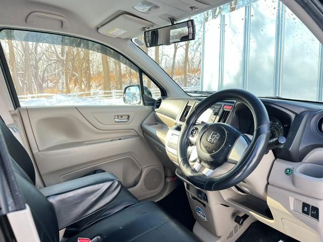 N-WGN G 4WD スタッドレス装着済 社外TV バックカメラ スマートキー プッシュスタート 横滑り防止 黒革シートカバー 社外AW ダンロップ 冬タイヤ付 両側シートヒーター 修復歴なし(17枚目)