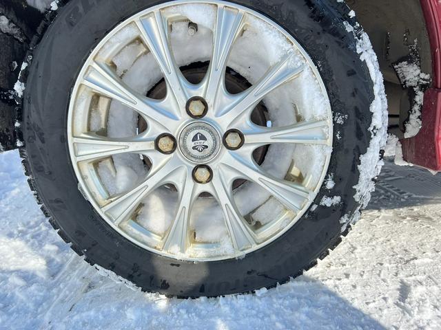 タント カスタムＲＳ　４ＷＤ　車検Ｒ９年３月１９日　ターボ　スタッドレス装着済　両側パワースライドドア　スマートキー　プッシュスタート　社外ディスプレイオーディオ　ブリヂストン　冬タイヤ　社外ＡＷ　エコアイドル　修復歴なし（35枚目）