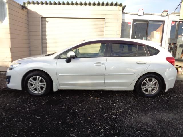 インプレッサスポーツ ２．０ｉアイサイト　４ＷＤ　ナビ　フルセグＴＶ　Ｂカメラ　ドライブレコーダー　エンジンスターター　夏冬タイヤＡＷ（5枚目）