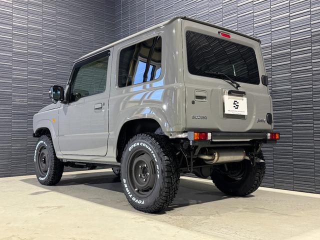 ジムニー ＸＣ　登録済未使用車　新品クラッツィオヴィンテージシートカバー　新品パイプＦ／Ｒバンパー　新品小型テールランプ　新品ナンバー移設キット　新品ホイールアピオワイルドボアＳＲ　新品タイヤトーヨーＲ／Ｔ（4枚目）