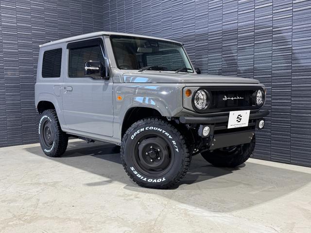 ジムニー ＸＣ　登録済未使用車　新品クラッツィオヴィンテージシートカバー　新品パイプＦ／Ｒバンパー　新品小型テールランプ　新品ナンバー移設キット　新品ホイールアピオワイルドボアＳＲ　新品タイヤトーヨーＲ／Ｔ（7枚目）
