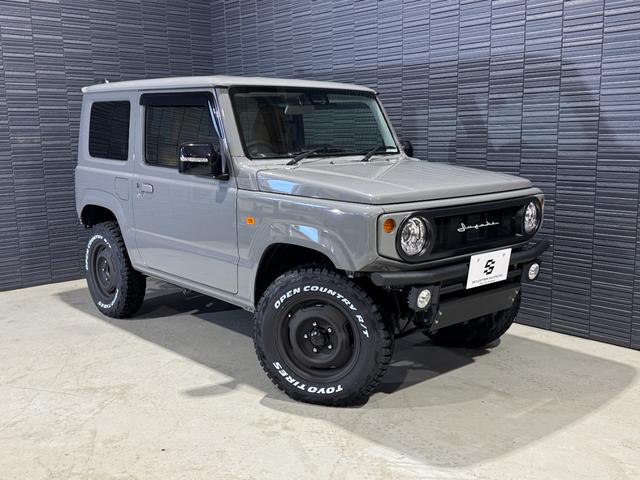 ジムニー ＸＣ　登録済未使用車　新品クラッツィオヴィンテージシートカバー　新品パイプＦ／Ｒバンパー　新品小型テールランプ　新品ナンバー移設キット　新品ホイールアピオワイルドボアＳＲ　新品タイヤトーヨーＲ／Ｔ（13枚目）