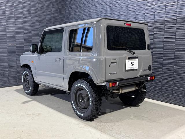 ジムニー ＸＣ　登録済未使用車　新品クラッツィオヴィンテージシートカバー　新品パイプＦ／Ｒバンパー　新品小型テールランプ　新品ナンバー移設キット　新品ホイールアピオワイルドボアＳＲ　新品タイヤトーヨーＲ／Ｔ（19枚目）