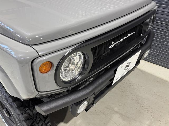 ジムニー ＸＣ　登録済未使用車　新品クラッツィオヴィンテージシートカバー　新品パイプＦ／Ｒバンパー　新品小型テールランプ　新品ナンバー移設キット　新品ホイールアピオワイルドボアＳＲ　新品タイヤトーヨーＲ／Ｔ（24枚目）