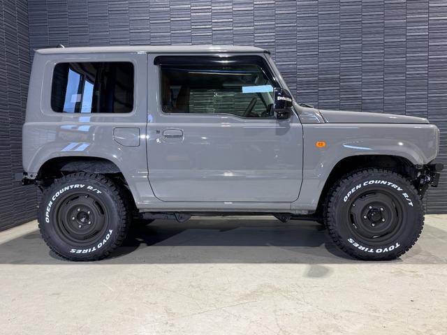 ジムニー ＸＣ　登録済未使用車　新品クラッツィオヴィンテージシートカバー　新品パイプＦ／Ｒバンパー　新品小型テールランプ　新品ナンバー移設キット　新品ホイールアピオワイルドボアＳＲ　新品タイヤトーヨーＲ／Ｔ（26枚目）