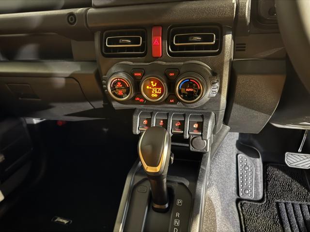 ジムニー ＸＣ　登録済未使用車　新品クラッツィオヴィンテージシートカバー　新品パイプＦ／Ｒバンパー　新品小型テールランプ　新品ナンバー移設キット　新品ホイールアピオワイルドボアＳＲ　新品タイヤトーヨーＲ／Ｔ（42枚目）