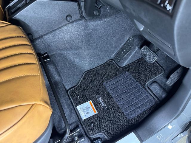 ジムニー ＸＣ　登録済未使用車　新品クラッツィオヴィンテージシートカバー　新品パイプＦ／Ｒバンパー　新品小型テールランプ　新品ナンバー移設キット　新品ホイールアピオワイルドボアＳＲ　新品タイヤトーヨーＲ／Ｔ（44枚目）