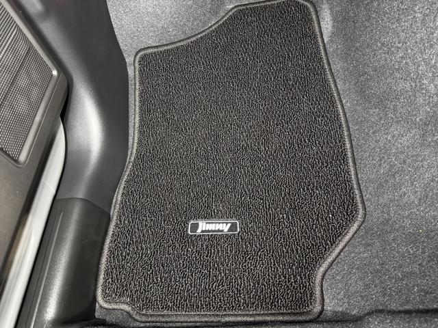 ジムニー ＸＣ　登録済未使用車　新品クラッツィオヴィンテージシートカバー　新品パイプＦ／Ｒバンパー　新品小型テールランプ　新品ナンバー移設キット　新品ホイールアピオワイルドボアＳＲ　新品タイヤトーヨーＲ／Ｔ（48枚目）