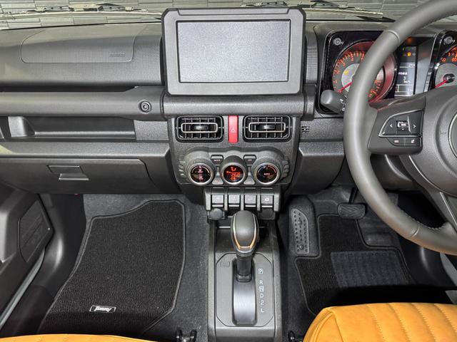 ジムニー ＸＣ　登録済未使用車　新品クラッツィオヴィンテージシートカバー　新品パイプＦ／Ｒバンパー　新品小型テールランプ　新品ナンバー移設キット　新品ホイールアピオワイルドボアＳＲ　新品タイヤトーヨーＲ／Ｔ（50枚目）