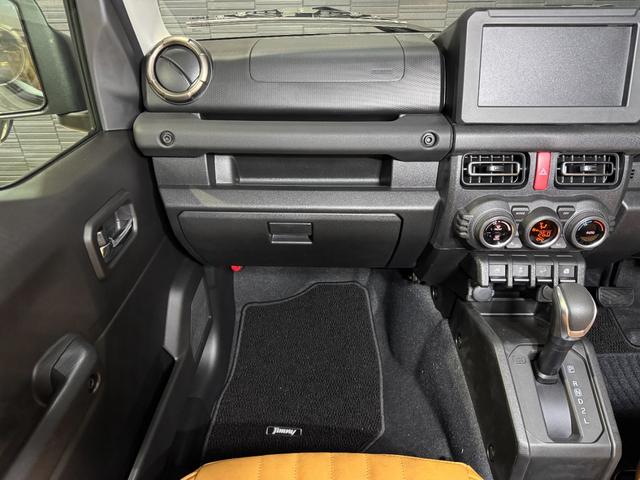 ジムニー ＸＣ　登録済未使用車　新品クラッツィオヴィンテージシートカバー　新品パイプＦ／Ｒバンパー　新品小型テールランプ　新品ナンバー移設キット　新品ホイールアピオワイルドボアＳＲ　新品タイヤトーヨーＲ／Ｔ（56枚目）