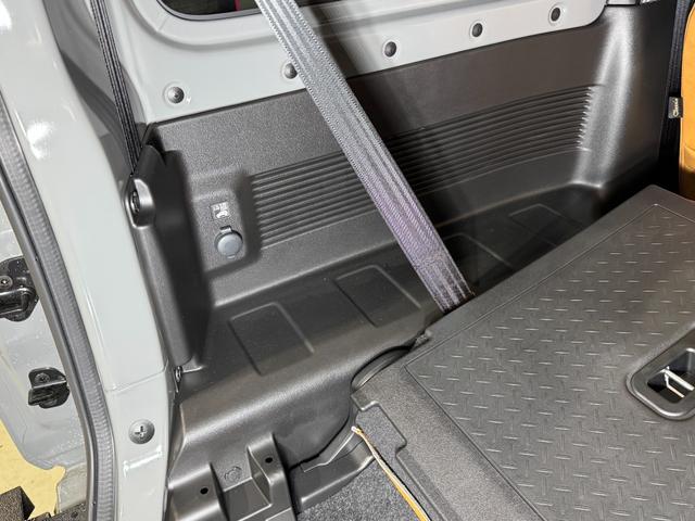 ジムニー ＸＣ　登録済未使用車　新品クラッツィオヴィンテージシートカバー　新品パイプＦ／Ｒバンパー　新品小型テールランプ　新品ナンバー移設キット　新品ホイールアピオワイルドボアＳＲ　新品タイヤトーヨーＲ／Ｔ（67枚目）